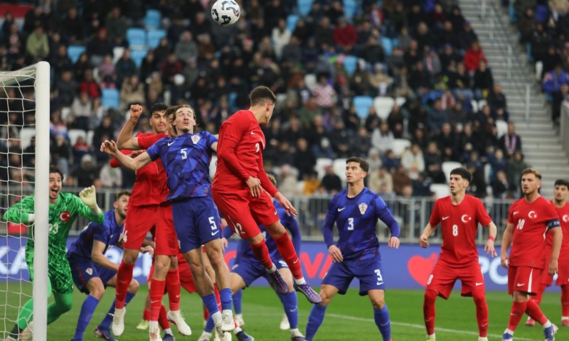 Hrvatska - Turska 3:0: Olićevi izabranici glatko do pobjede, nervoznim gostima čak tri crvena kartona