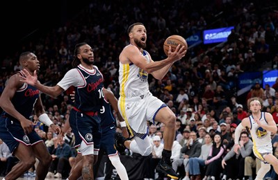 Warriorsi na krilima Curryja izborili finale, a Sixersi predvođeni Maxeyjem doigravanje