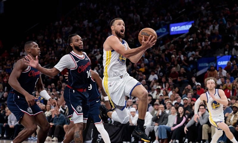 Warriorsi na krilima Curryja izborili finale, a Sixersi predvođeni Maxeyjem doigravanje