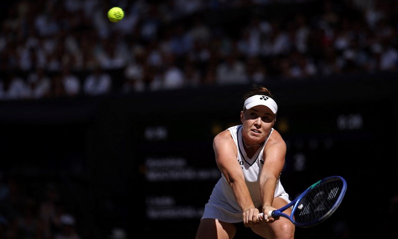 Premijerni Grand Slam naslov za Lindu Noskovu: Mlada Čehinja nakon velike drame u tri seta osvojila Wimbledon