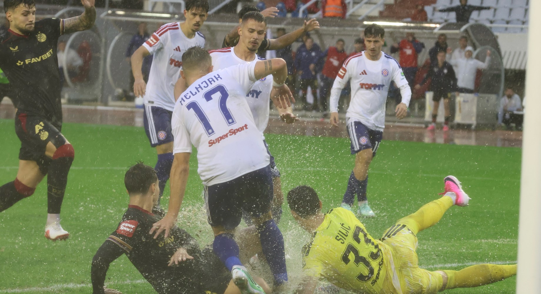 Hajduk - Dinamo 2:1: Ludnica na Poljudu, Hajduk preokrenuo i pobijedio u vaterpolskim uvjetima!!