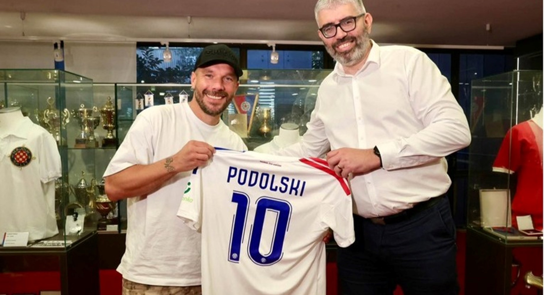 Svjetski prvak stigao u Split pred veliki europski dvoboj, Hajduk mu uručio dres i člansku iskaznicu