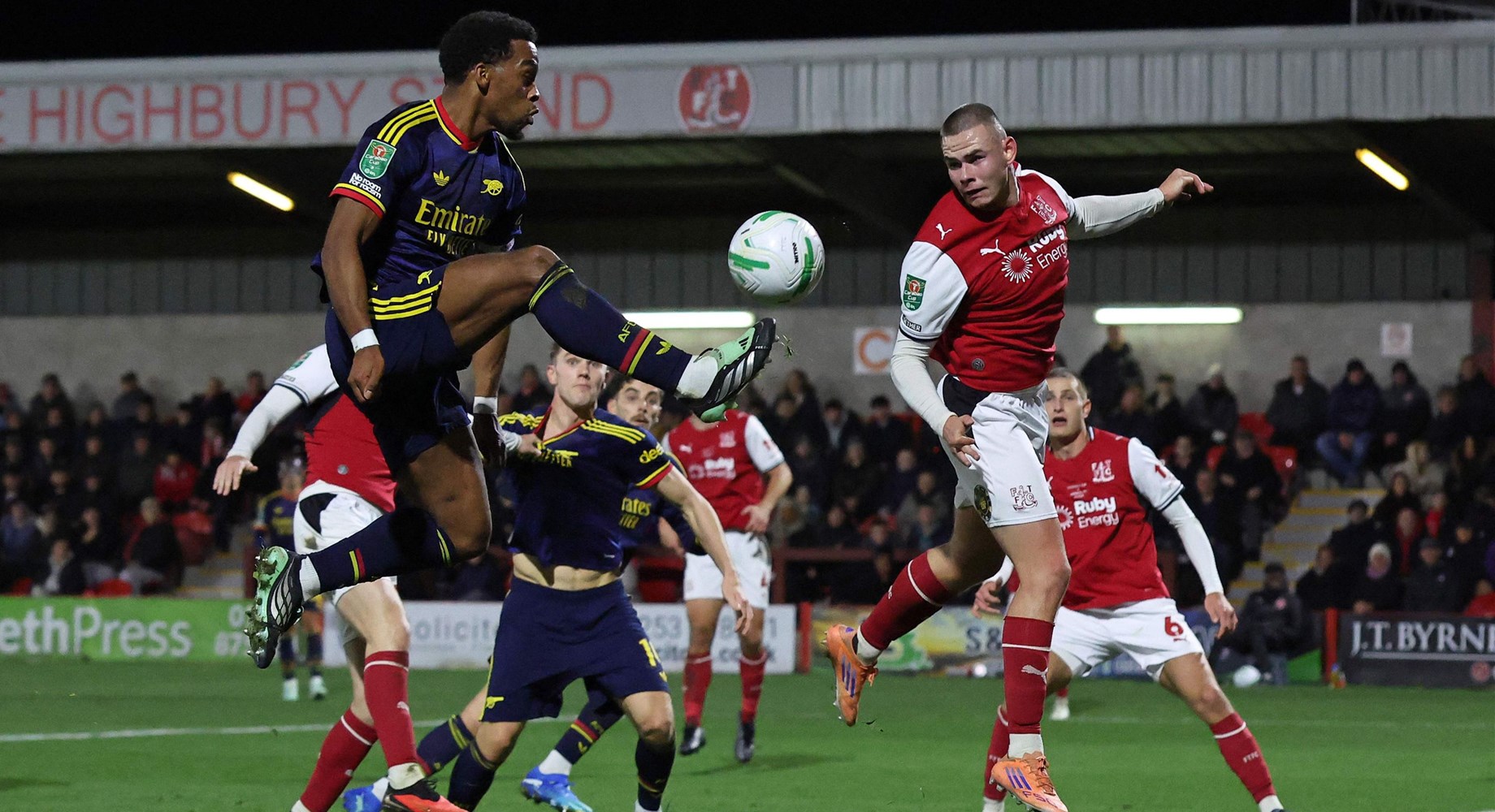 Senzacija u EFL kupu: Četvrtoligaš izbacio Arsenal nakon raspucavanja s bijele točke!
